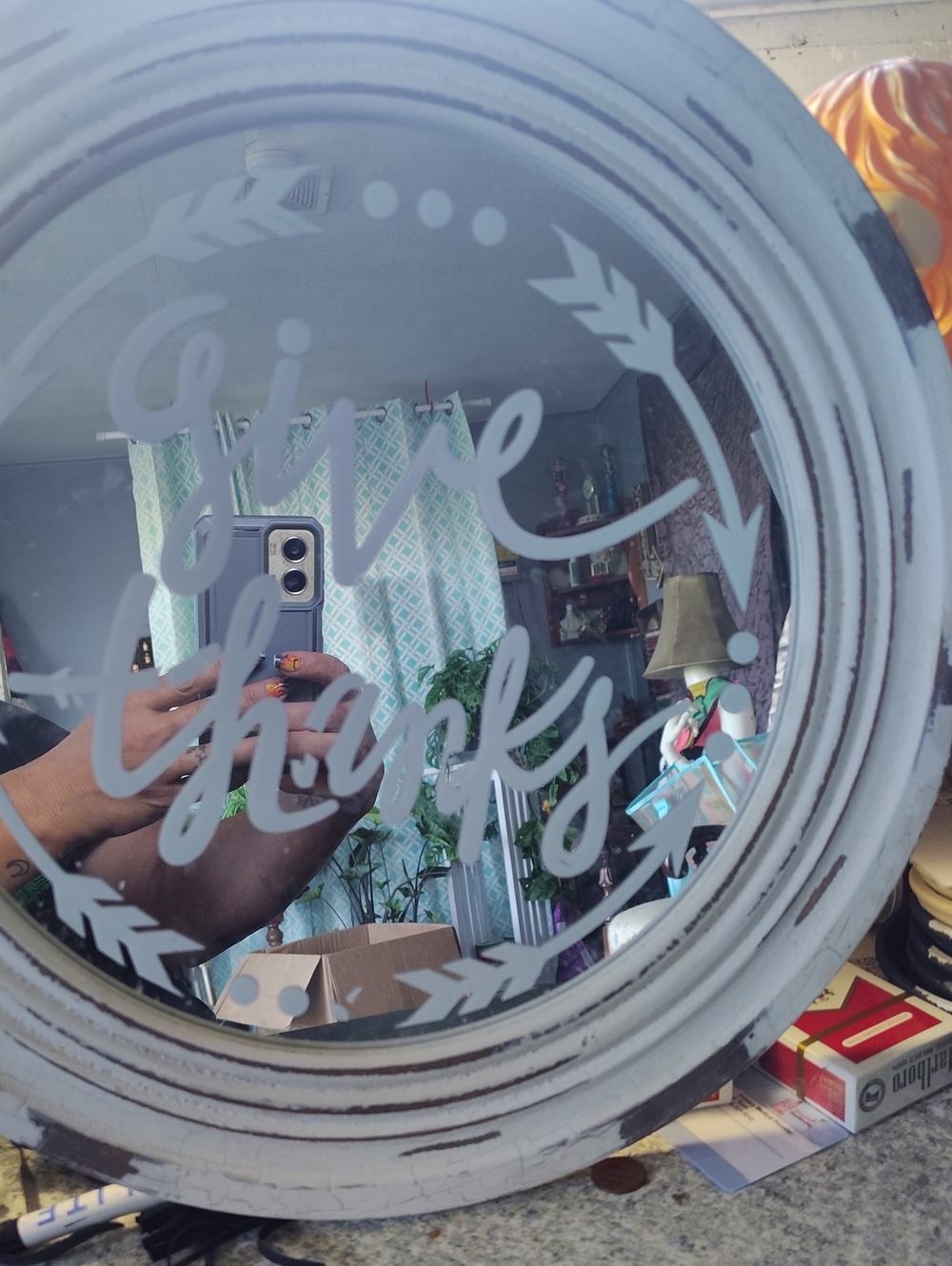 Round White 'Give Thanks' Decorative Wall Mirror
